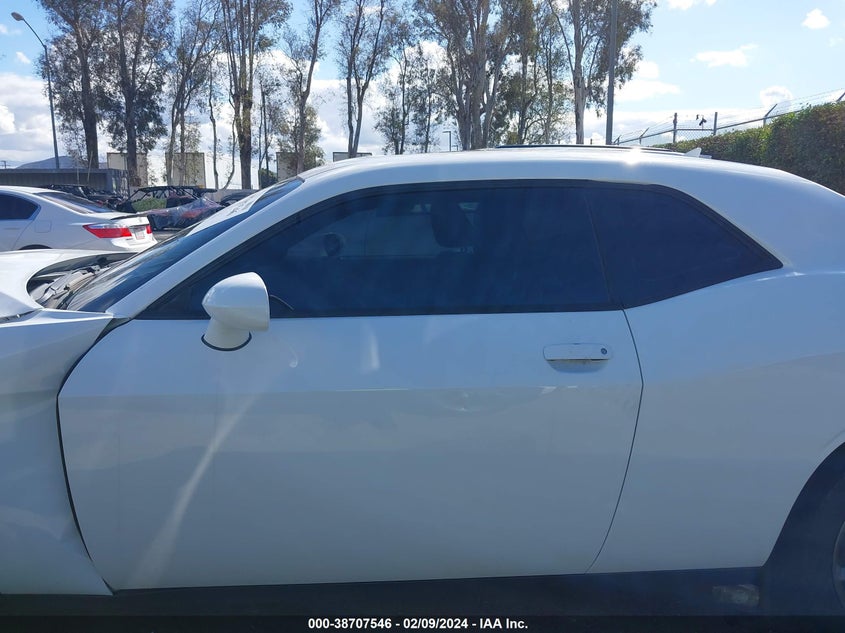 VIN 2C3CDZAGXJH258187 2018 DODGE CHALLENGER SXT PLUS