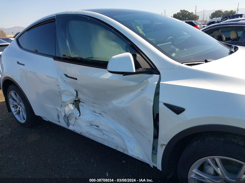 VIN 7SAYGDEE7PA093380 2023 TESLA MODEL Y