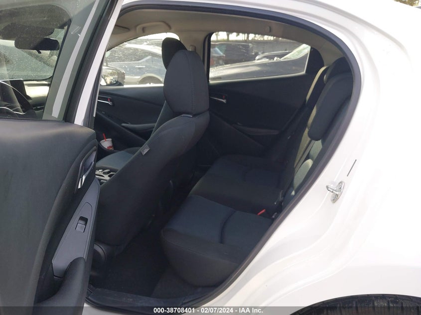 VIN 3MYDLBYV6JY315205 2018 TOYOTA YARIS IA