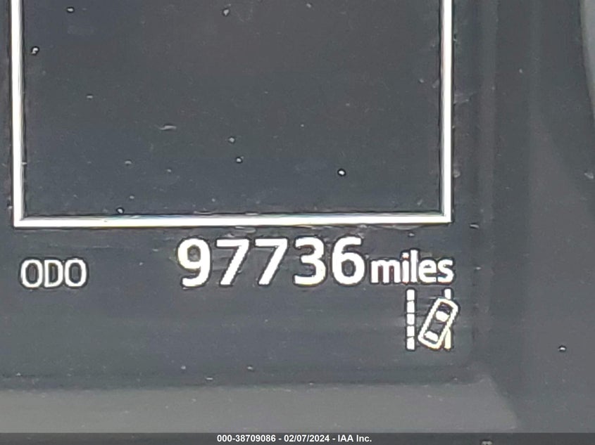 2018 TOYOTA RAV4 LE - JTMZFREV2JJ748775