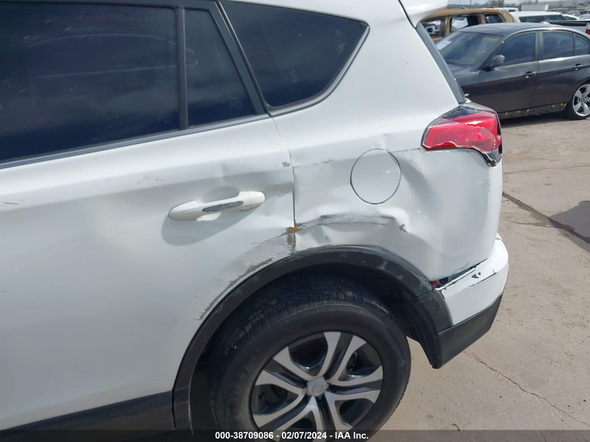 2018 TOYOTA RAV4 LE - JTMZFREV2JJ748775