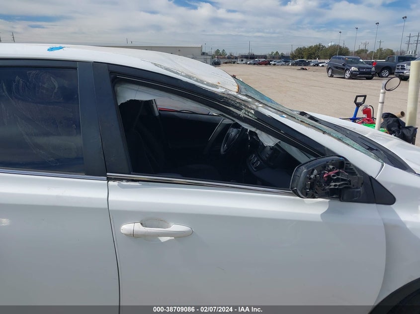 2018 TOYOTA RAV4 LE - JTMZFREV2JJ748775