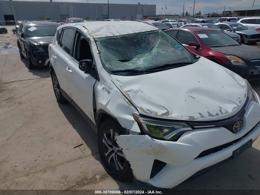 2018 TOYOTA RAV4 LE - JTMZFREV2JJ748775