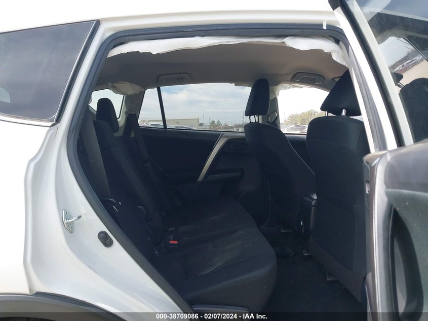 2018 TOYOTA RAV4 LE - JTMZFREV2JJ748775