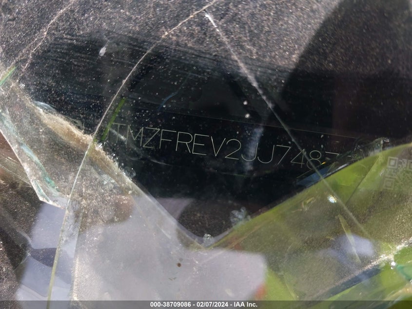 2018 TOYOTA RAV4 LE - JTMZFREV2JJ748775