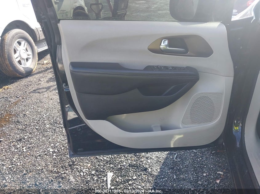 VIN 2C4RC1DG8MR538615 2021 CHRYSLER VOYAGER LXI