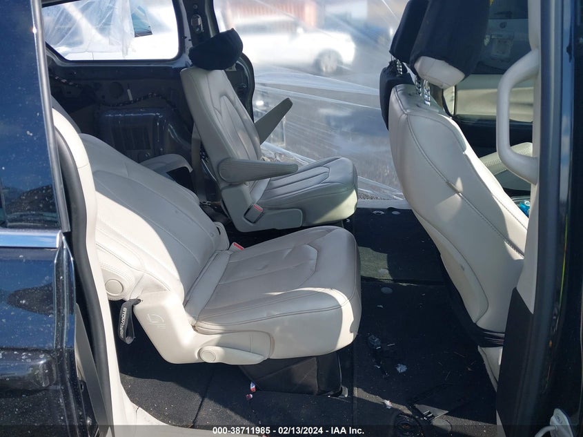 VIN 2C4RC1DG8MR538615 2021 CHRYSLER VOYAGER LXI