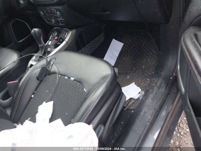 VIN 3C4NJDBBXLT239555 2020 JEEP COMPASS LATITUDE