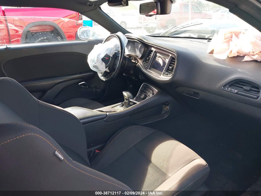 VIN 2C3CDZJG4KH743894 2019 DODGE CHALLENGER GT