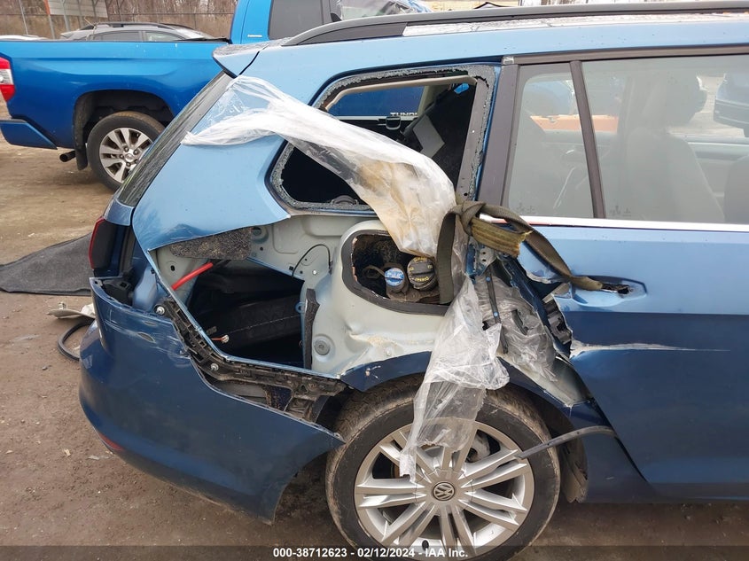 2015 VOLKSWAGEN GOLF SPORTWAGEN TDI SE 4-DOOR - 3VWCA7AU5FM508794