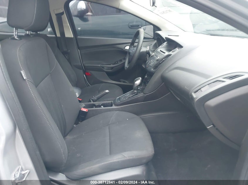 VIN 1FADP3F22HL221204 2017 FORD FOCUS SE