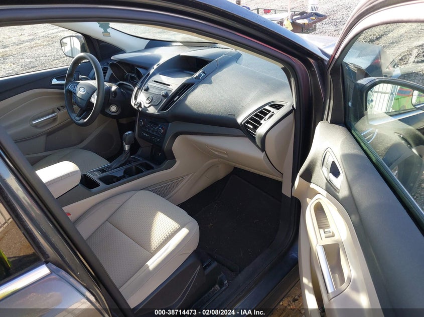 VIN 1FMCU0GD8HUE20616 2017 FORD ESCAPE SE
