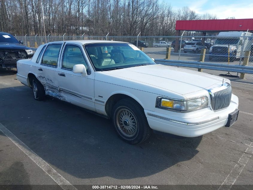 1996 Lincoln Town Car Sgn/Dmnd Anv/Cypress/Jn VIN: 1LNLM82W9TY713207 Lot: 38714712