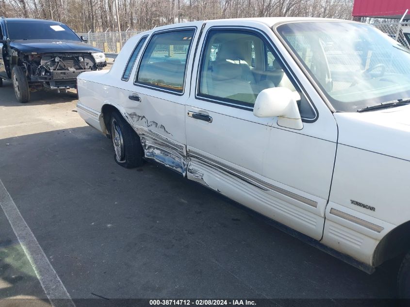 1996 Lincoln Town Car Sgn/Dmnd Anv/Cypress/Jn VIN: 1LNLM82W9TY713207 Lot: 38714712