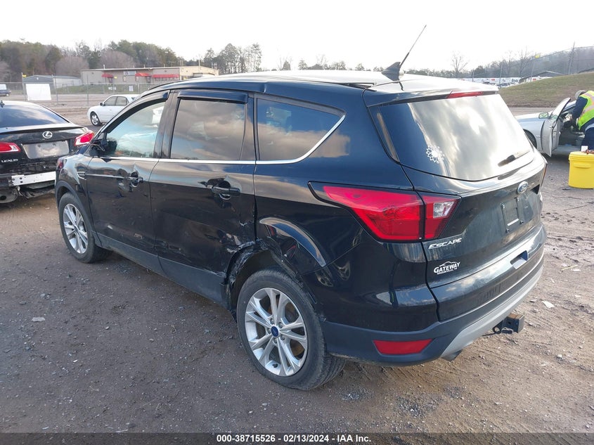 VIN 1FMCU9GD9KUA60929 2019 FORD ESCAPE SE