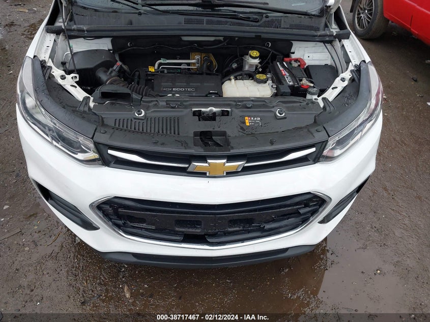 VIN KL7CJKSB3JB643823 2018 CHEVROLET TRAX LS