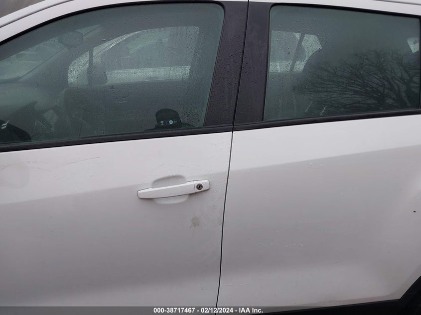 VIN KL7CJKSB3JB643823 2018 CHEVROLET TRAX LS
