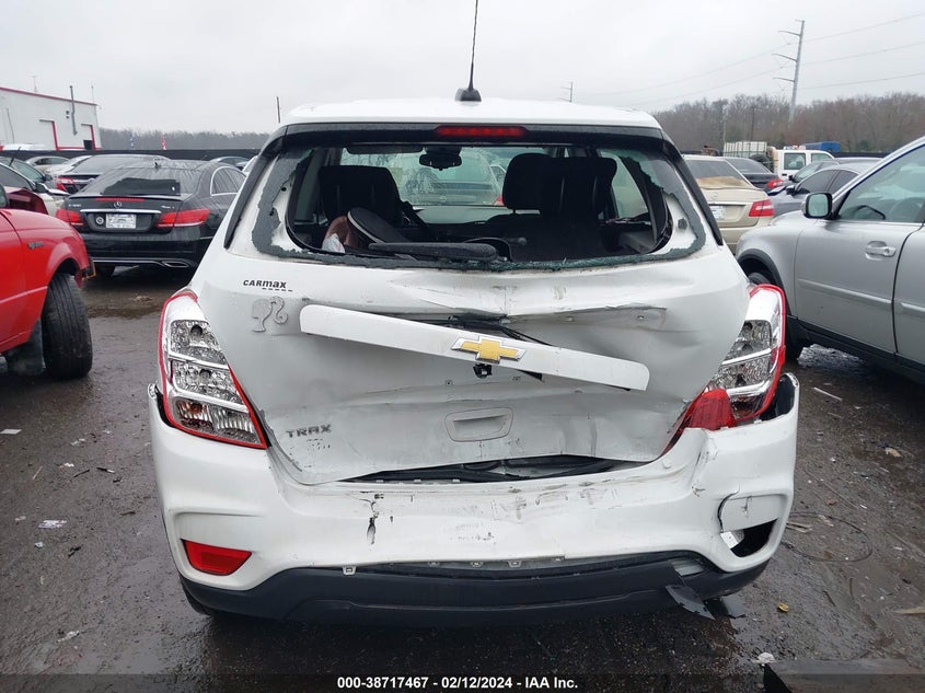 VIN KL7CJKSB3JB643823 2018 CHEVROLET TRAX LS