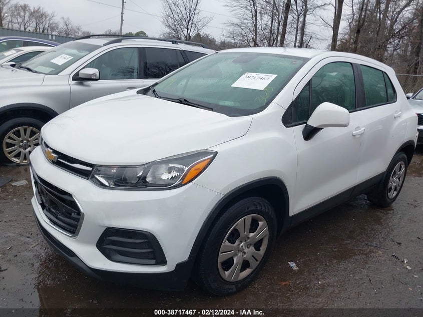 VIN KL7CJKSB3JB643823 2018 CHEVROLET TRAX LS