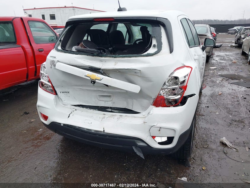 VIN KL7CJKSB3JB643823 2018 CHEVROLET TRAX LS