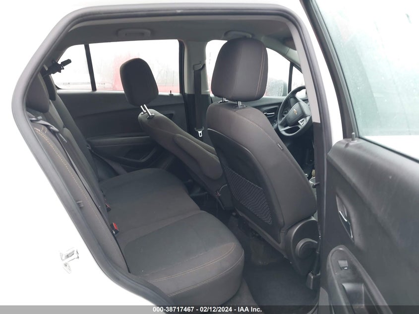 VIN KL7CJKSB3JB643823 2018 CHEVROLET TRAX LS