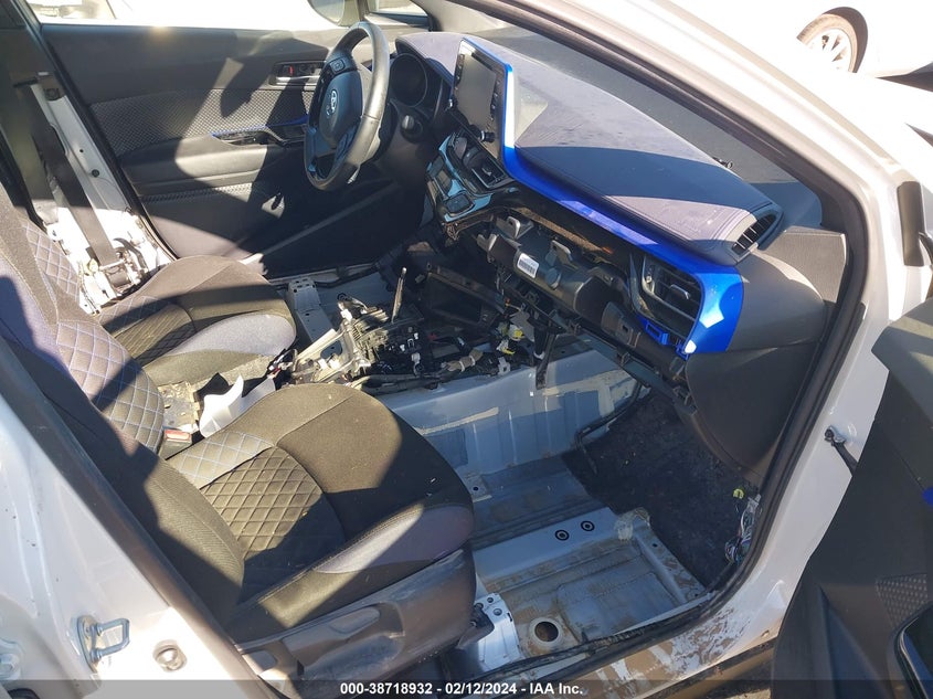 VIN JTNKHMBX9L1067239 2020 TOYOTA C-HR XLE