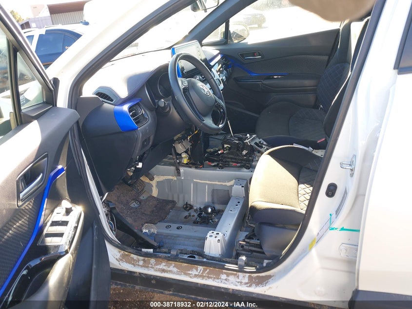 VIN JTNKHMBX9L1067239 2020 TOYOTA C-HR XLE