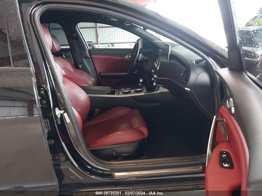 VIN KNAE45LC2J6010957 2018 KIA STINGER GT1
