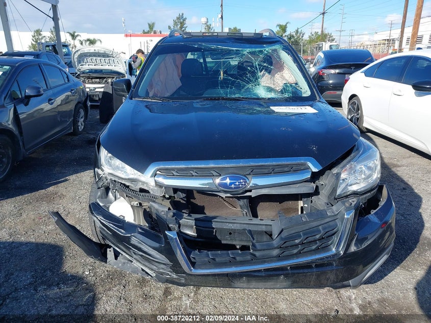 VIN JF2SJAEC1JH488796 2018 SUBARU FORESTER 2.5I PREMIUM