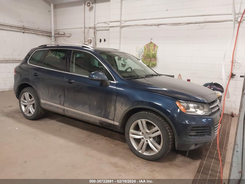 2013 VOLKSWAGEN TOUAREG TDI EXECUTIVE - WVGEP9BP6DD011045