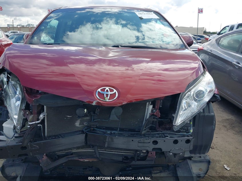 VIN 5TDKZ3DC5HS877385 2017 TOYOTA SIENNA LE 8 PASSENGER