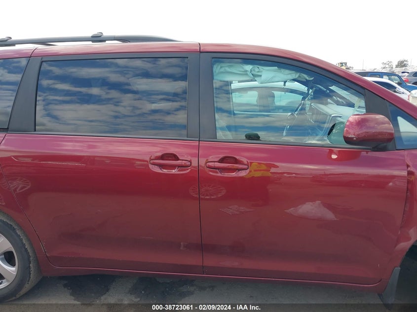 VIN 5TDKZ3DC5HS877385 2017 TOYOTA SIENNA LE 8 PASSENGER