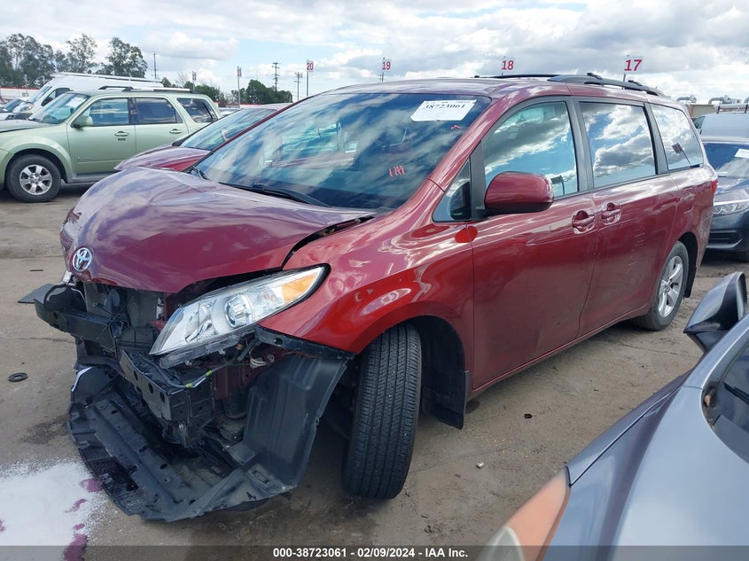 VIN 5TDKZ3DC5HS877385 2017 TOYOTA SIENNA LE 8 PASSENGER