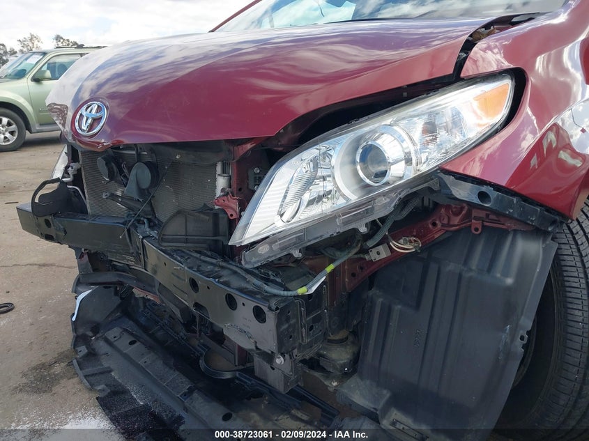 VIN 5TDKZ3DC5HS877385 2017 TOYOTA SIENNA LE 8 PASSENGER