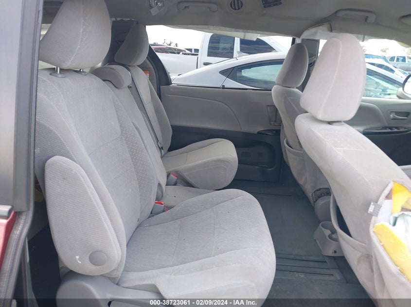 VIN 5TDKZ3DC5HS877385 2017 TOYOTA SIENNA LE 8 PASSENGER
