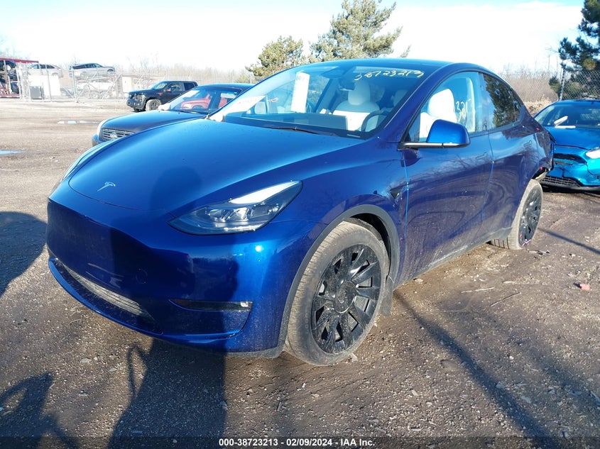 VIN 7SAYGAEE2PF886331 2023 TESLA MODEL Y