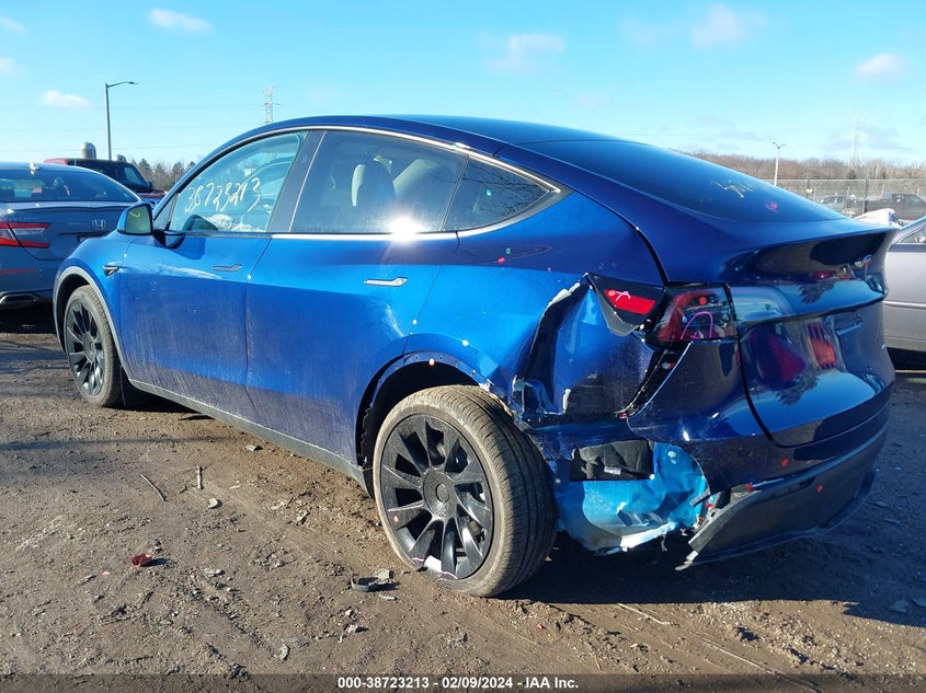 VIN 7SAYGAEE2PF886331 2023 TESLA MODEL Y