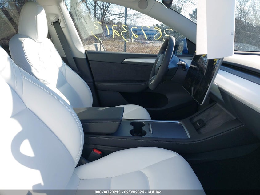 VIN 7SAYGAEE2PF886331 2023 TESLA MODEL Y