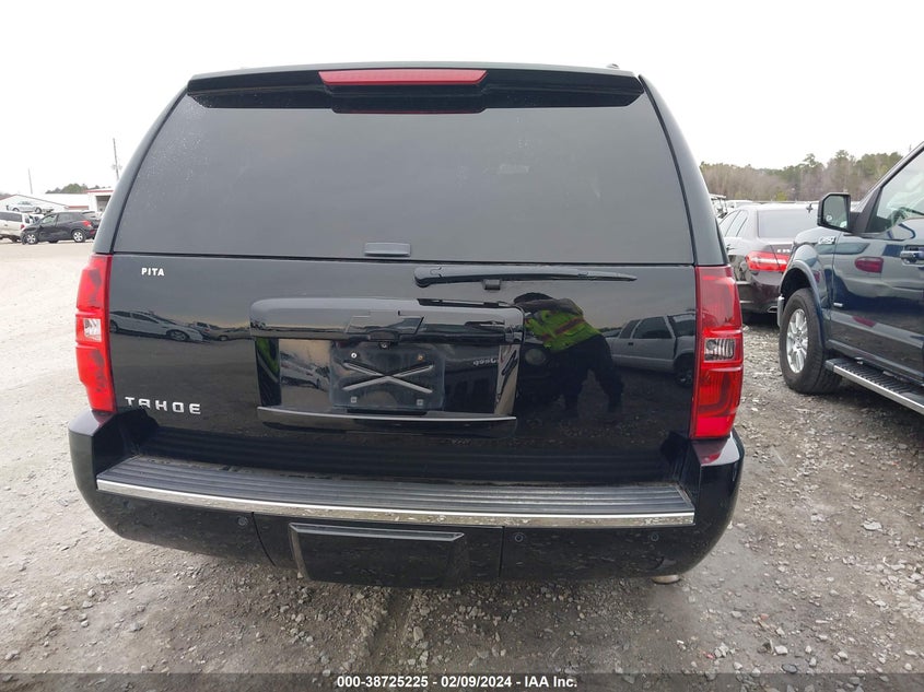 2013 CHEVROLET TAHOE LTZ - 1GNSKCE04DR171761