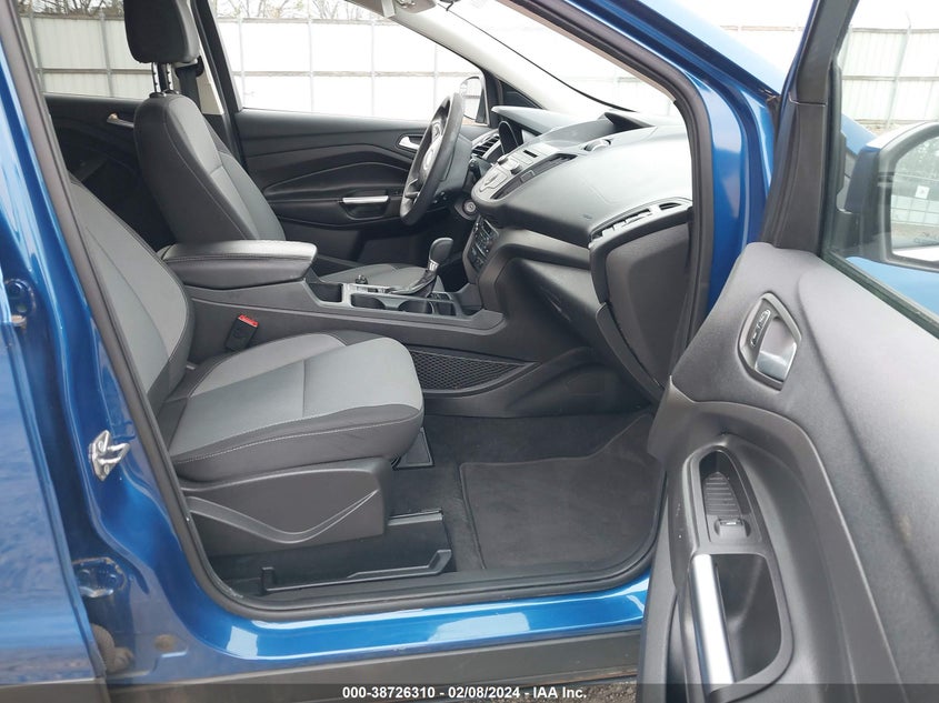 VIN 1FMCU0GD7HUE63327 2017 FORD ESCAPE SE