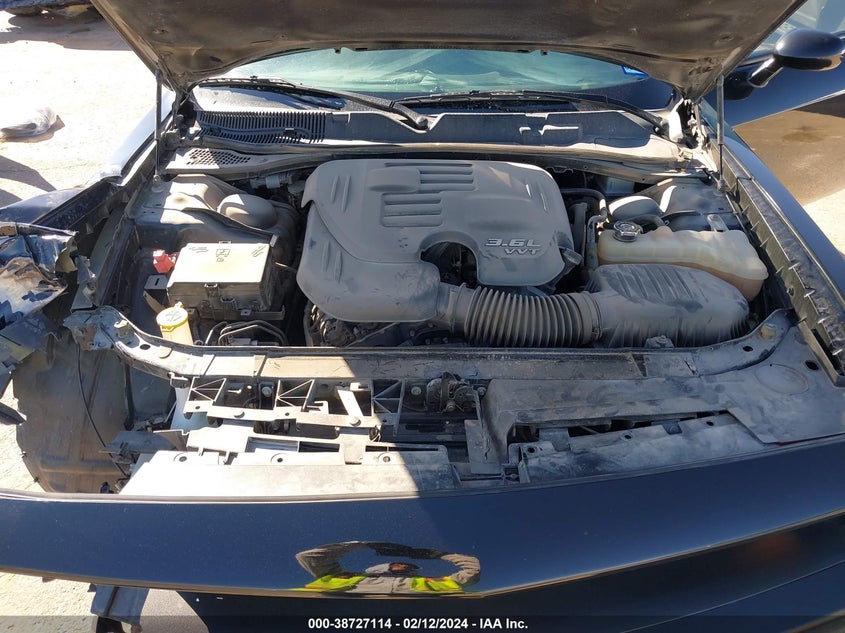 VIN 2C3CDZAG4JH302927 2018 DODGE CHALLENGER SXT