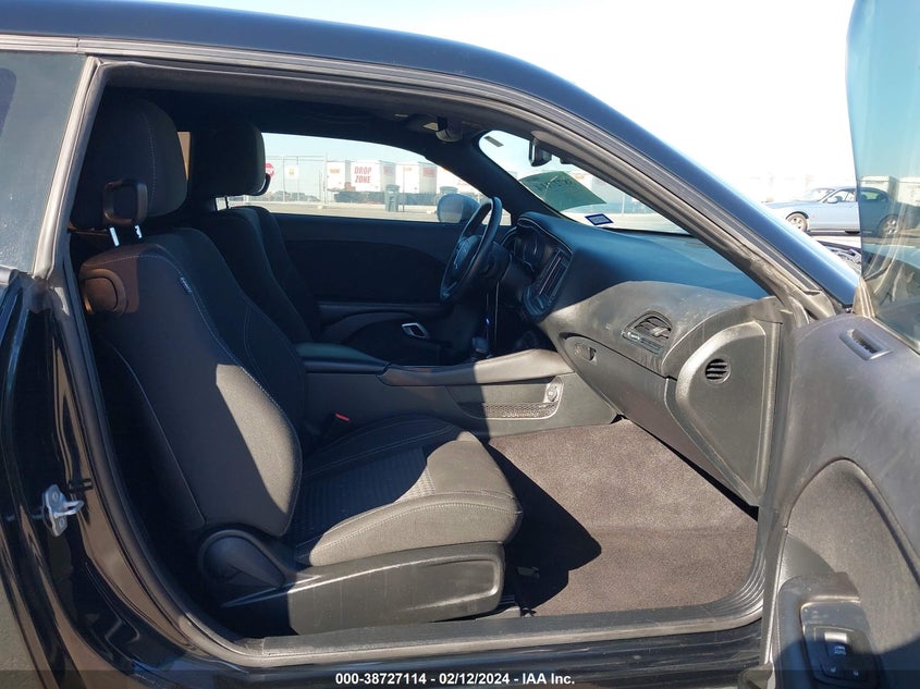 VIN 2C3CDZAG4JH302927 2018 DODGE CHALLENGER SXT