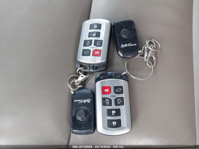 VIN 5TDYZ3DC0LS061672 2020 TOYOTA SIENNA XLE