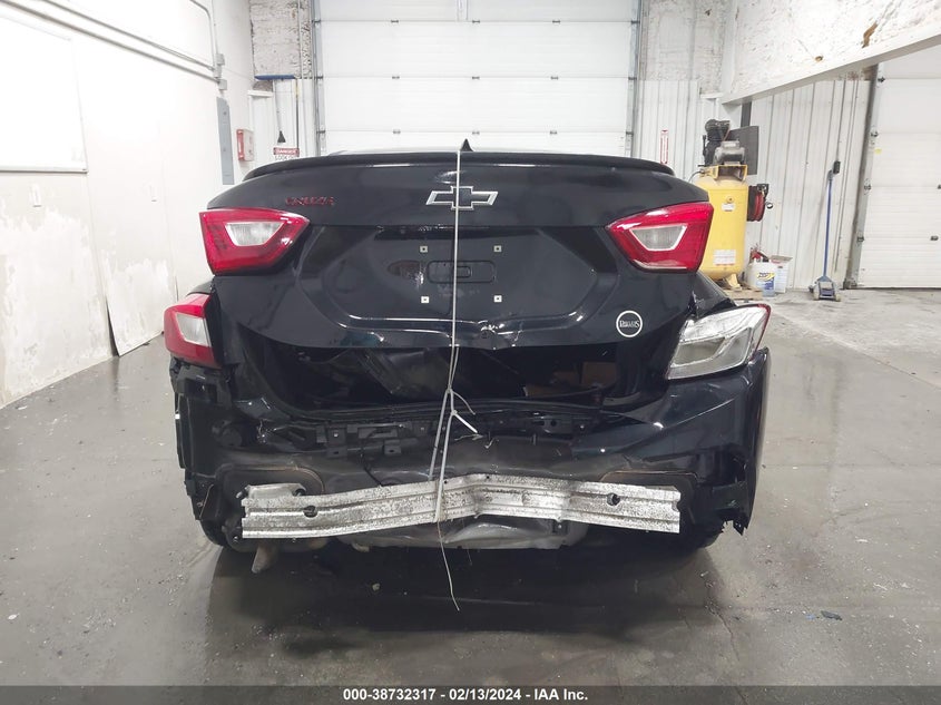 2018 CHEVROLET CRUZE LT AUTO - 1G1BE5SM7J7193059