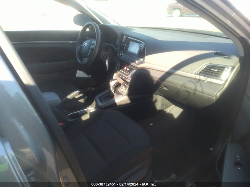 VIN 5NPD84LF2JH385003 2018 HYUNDAI ELANTRA SEL