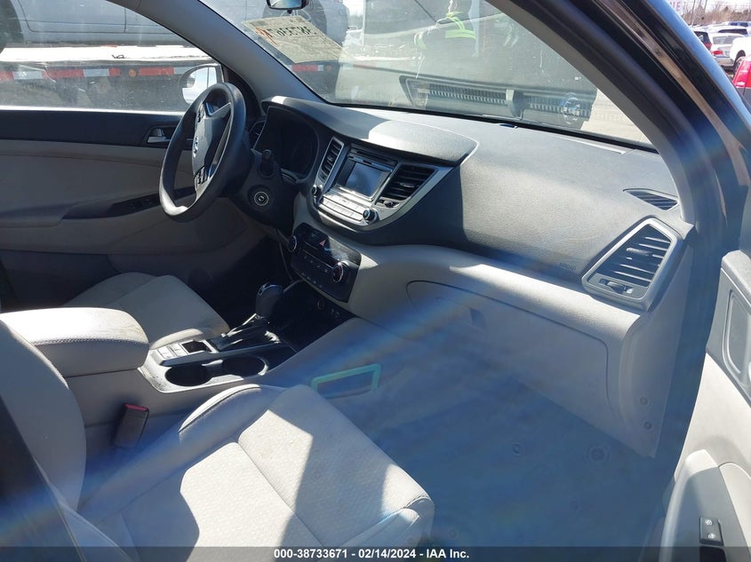 2017 HYUNDAI TUCSON SE - KM8J3CA45HU390642