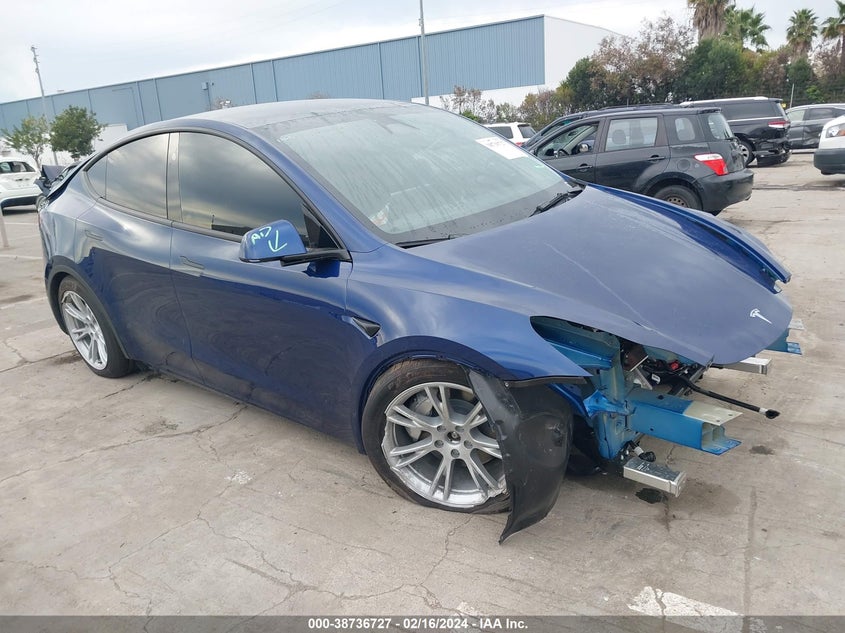 2023 TESLA MODEL Y  (VIN: 7SAYGAEEXPF949238)