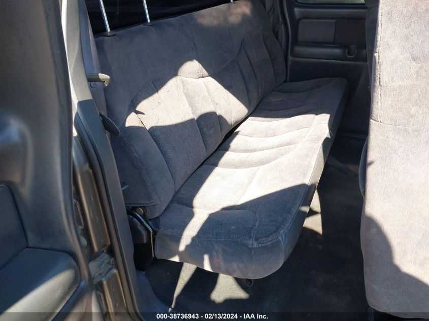 2GCEC19V2Y1386194 2000 Chevrolet Silverado 1500 Ls