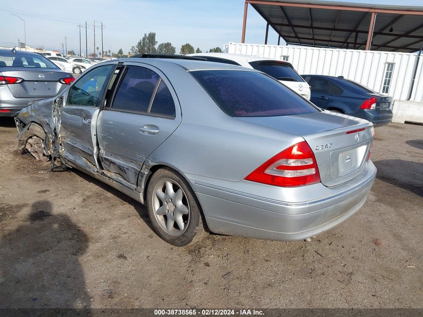 2003 Mercedes-Benz C-Class 2.6L VIN: WDBRF61J93E013738 Lot: 38738565