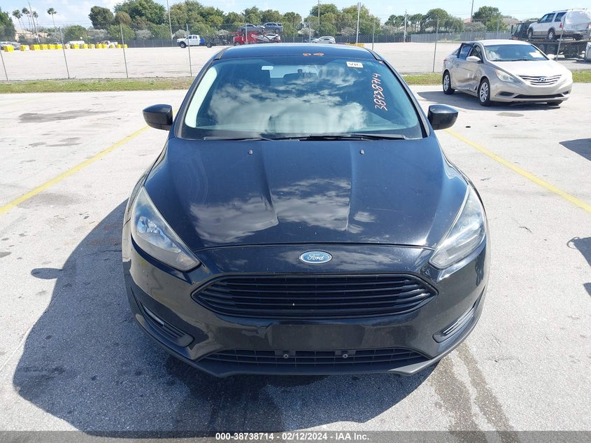 VIN 1FADP3F25JL227309 2018 FORD FOCUS SE